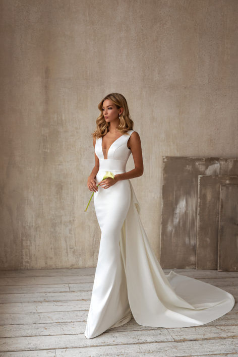 Sexy V-Neck Sleeveless Tail Wedding Dress Long Dress - kinko