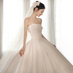 A Strapless Dress With A Big Train - kinko