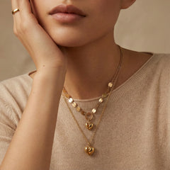 סט שרשרת שכבות לבבות זהובות