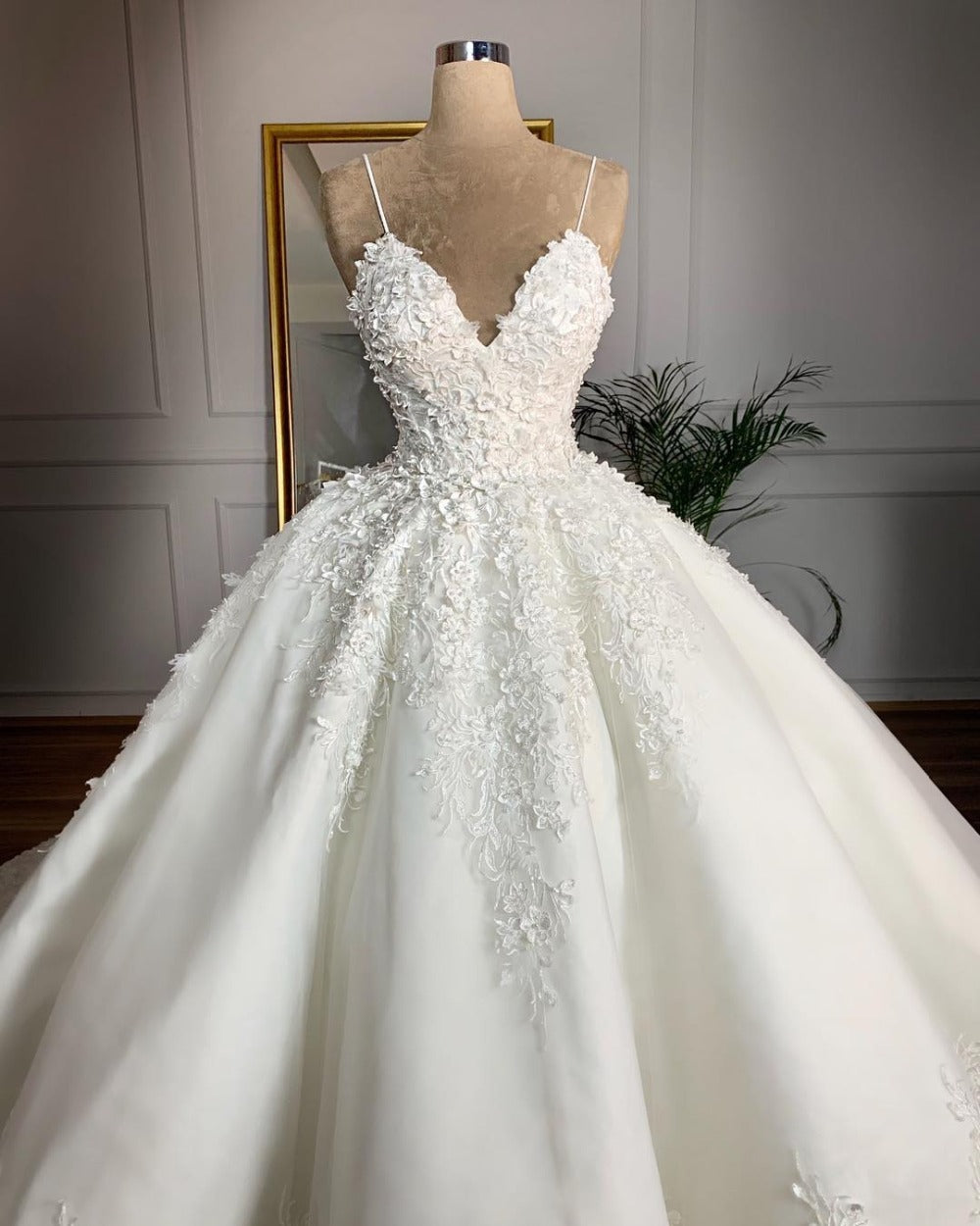 Deep V-neck Sexy Lace Floor-length Wedding Dress Romantic Aura Dignified Wedding Banquet Welcome 2024 New Spring - kinko