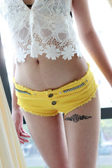 מכנסי ג'ינס קצרים