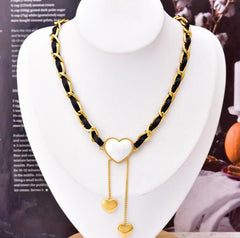 Herbst-Winter-Trend: Pulloverkette, schwarz-rot, Muschelkette