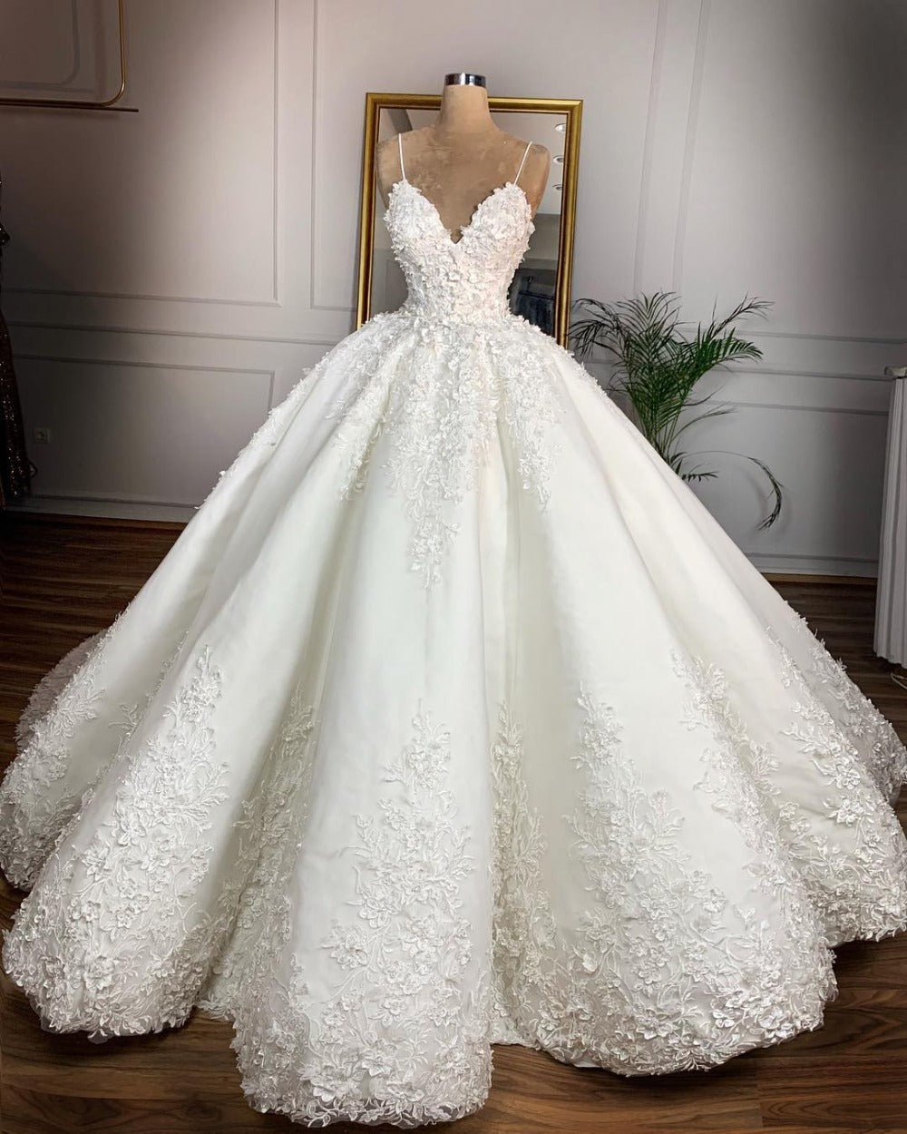 Deep V-neck Sexy Lace Floor-length Wedding Dress Romantic Aura Dignified Wedding Banquet Welcome 2024 New Spring - kinko