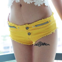 מכנסי ג'ינס קצרים