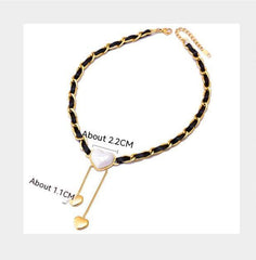 Herbst-Winter-Trend: Pulloverkette, schwarz-rot, Muschelkette