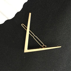 Neue Haarspangen-Accessoires für Damen, goldfarben, mit dem Buchstaben „V“ in Form.