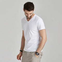 חולצות טי לגברים ממותגים יוקרתיים אופנתיים לקיץ עם צווארון V שרוולים קצרים ובד משי קרח מודאלי בגדי גולף לחדר כושר