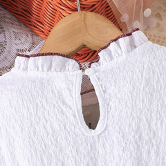 Weißes Mädchenkleid mit langen Ärmeln – Bluse mit Rüschenkragen und Zierborte, Cordrock mit großer Schleife und drei Knöpfen, eleganter Kinderrock