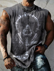 Neue Herren-Fitnessbekleidung von Four Seasons: Schlichtes, atmungsaktives, ärmelloses Unterhemd mit großem Sportprint und schnelltrocknender Farbe.