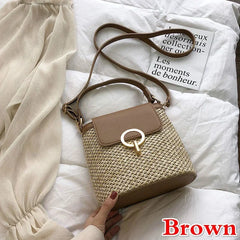 תיק נשים ארוג לחופשת חוף 2023 טרנד אופנה חדש גרסה קוריאנית תיק דלי צדדי ידני אופנתי רב-תכליתי