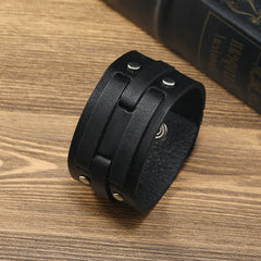 Lederarmband für Herren im neuen Punk-Stil, schlichtes Armband mit auffälligen Knopfnieten