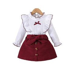 Weißes Mädchenkleid mit langen Ärmeln – Bluse mit Rüschenkragen und Zierborte, Cordrock mit großer Schleife und drei Knöpfen, eleganter Kinderrock