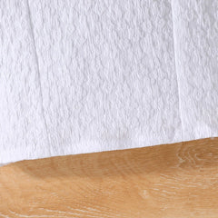 Weißes Mädchenkleid mit langen Ärmeln – Bluse mit Rüschenkragen und Zierborte, Cordrock mit großer Schleife und drei Knöpfen, eleganter Kinderrock