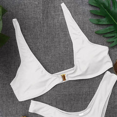 Sexy rückenfreies Bikini-Set für Damen, einfarbiger Bikini mit Schlitz, Push-up-Effekt, Sommer 2025, neue Strandurlaubs-Zweiteiler