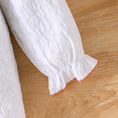 Weißes Mädchenkleid mit langen Ärmeln – Bluse mit Rüschenkragen und Zierborte, Cordrock mit großer Schleife und drei Knöpfen, eleganter Kinderrock