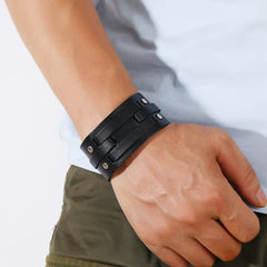 Lederarmband für Herren im neuen Punk-Stil, schlichtes Armband mit auffälligen Knopfnieten