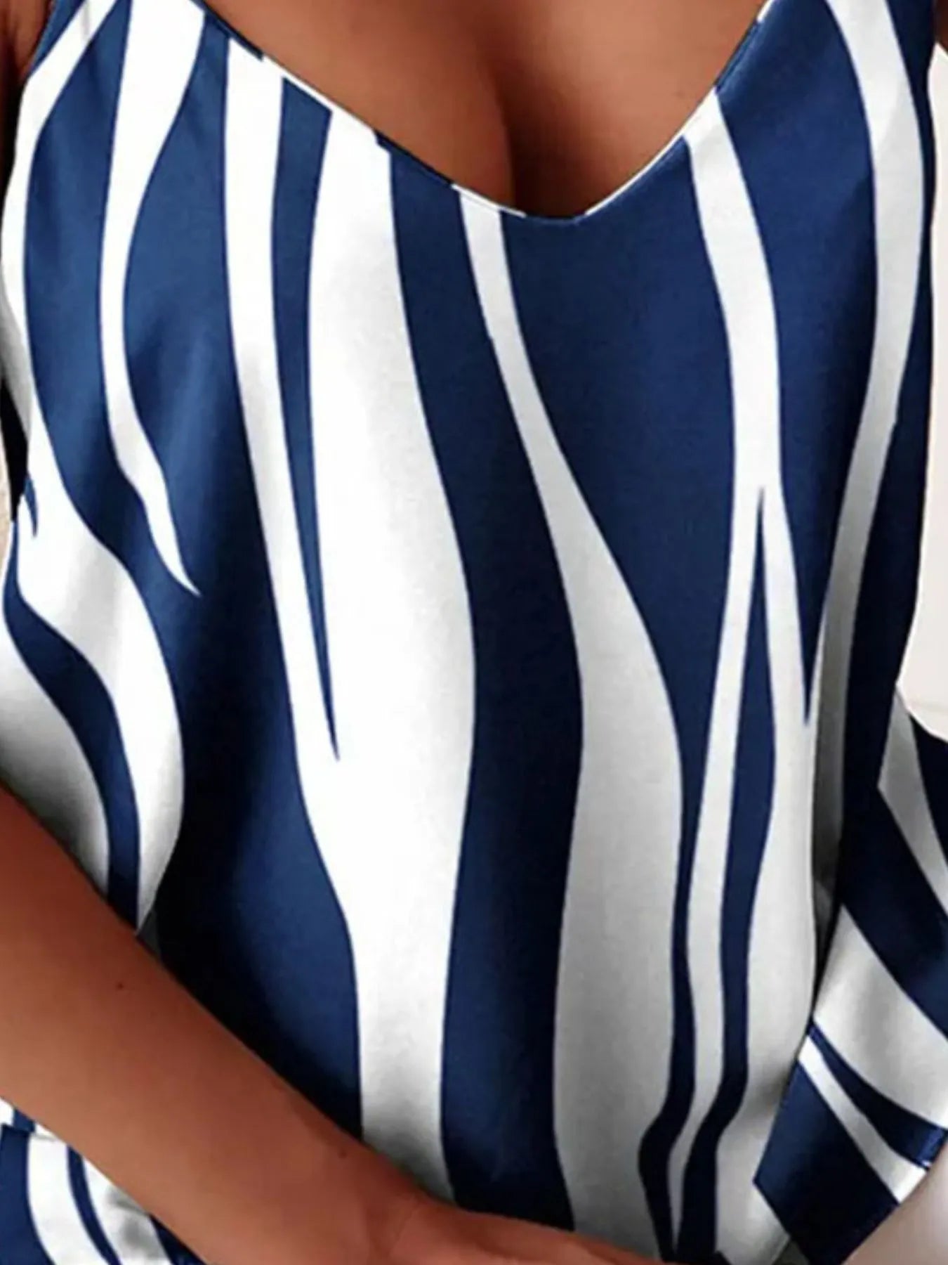 Chain Strap V-Neck Tank Top - kinko