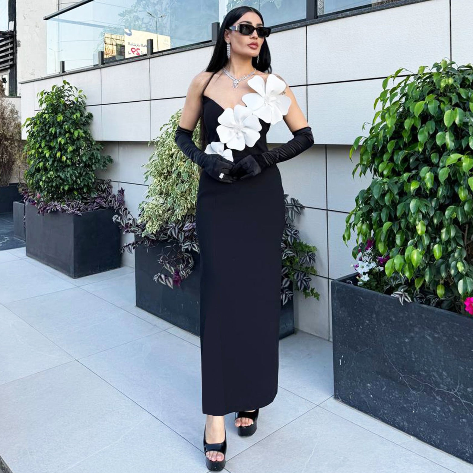 Black Backless Bandage Chest White Exquisite Flower Decorative Dress For Women Dress - kinko