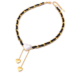 Herbst-Winter-Trend: Pulloverkette, schwarz-rot, Muschelkette