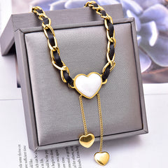 Herbst-Winter-Trend: Pulloverkette, schwarz-rot, Muschelkette