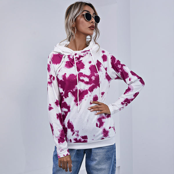 Herbstliche Damenbekleidung: Kontrastfarbener Batik-Pullover mit Rundhalsausschnitt und lockerer Passform