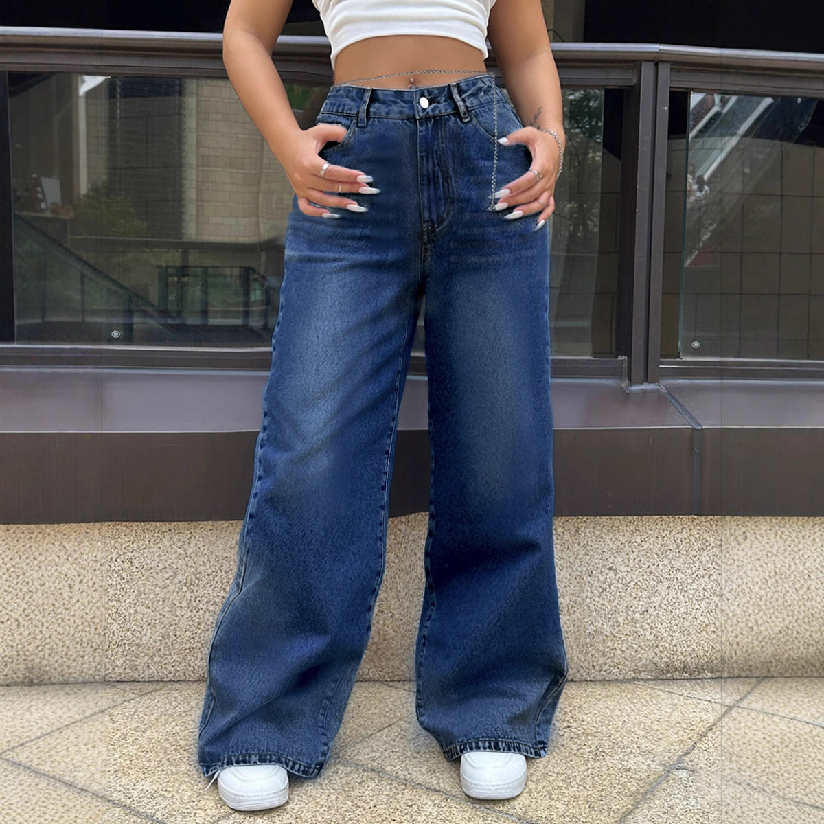 Women Clothing Four Seasons Dark Color Water Scrubbing Denim Pants with Chain
