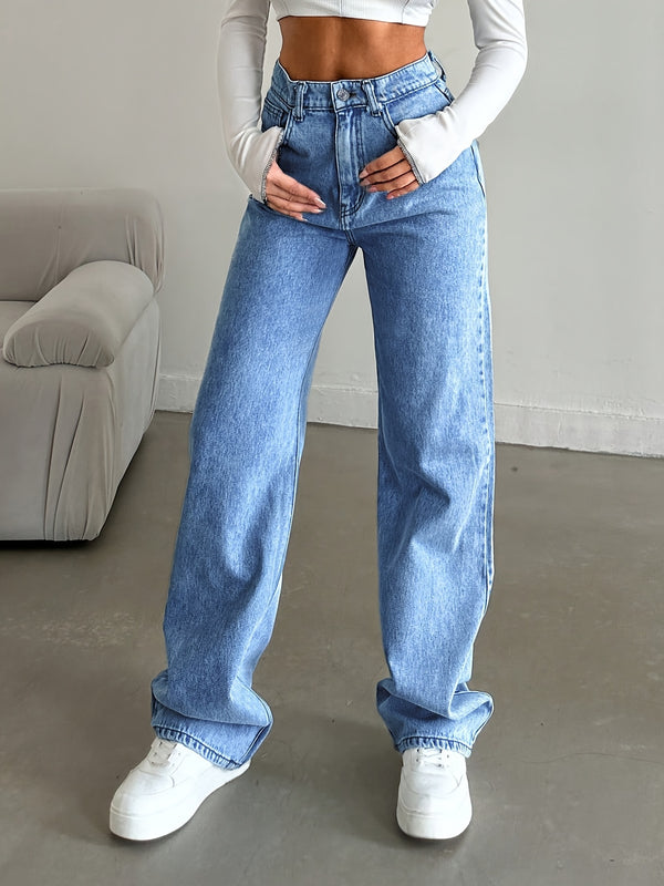 Damenbekleidung: Lässige, farblich abgestimmte Jeans mit geradem Bein
