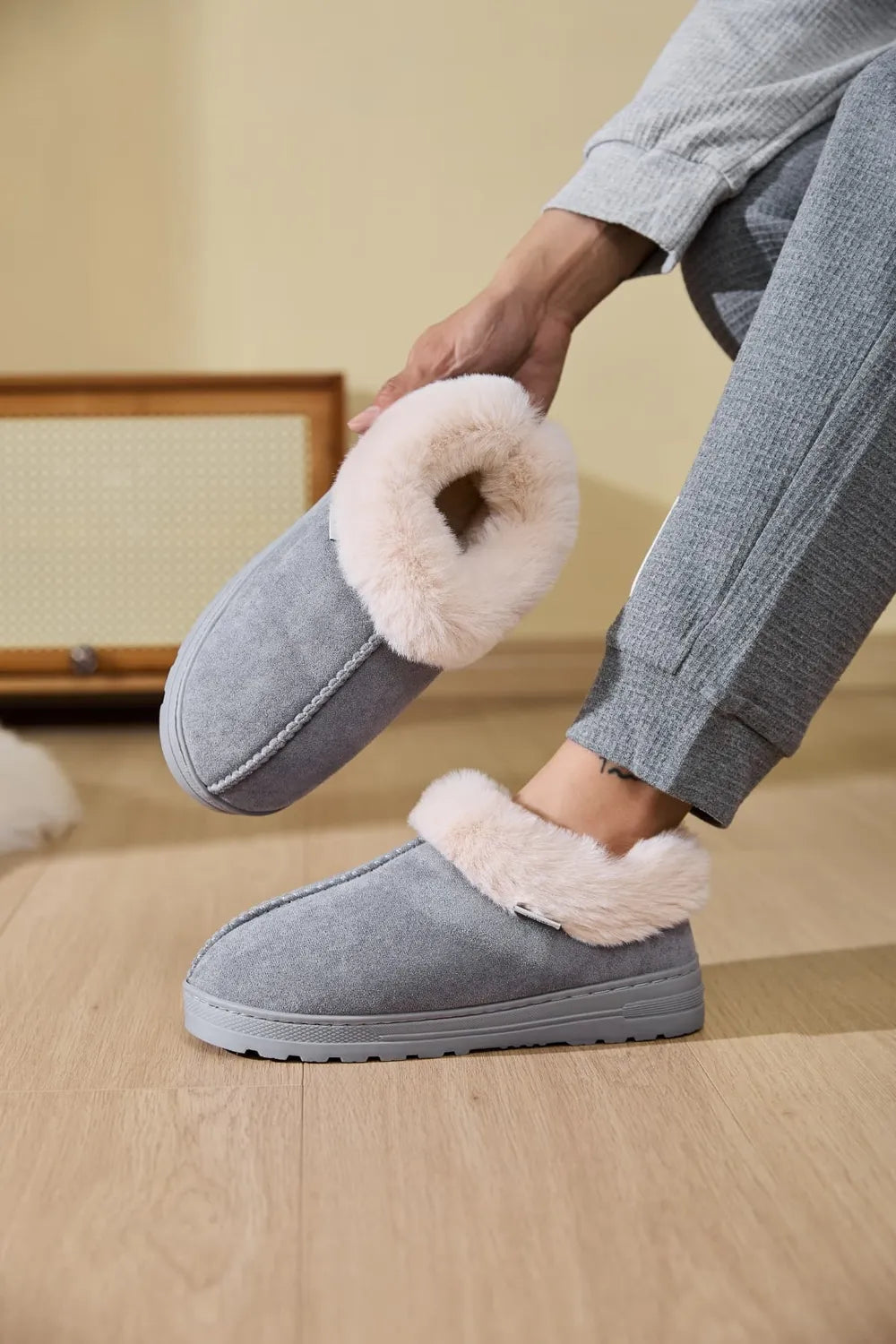 Faux Fur Round Toe Platform Slippers - kinko