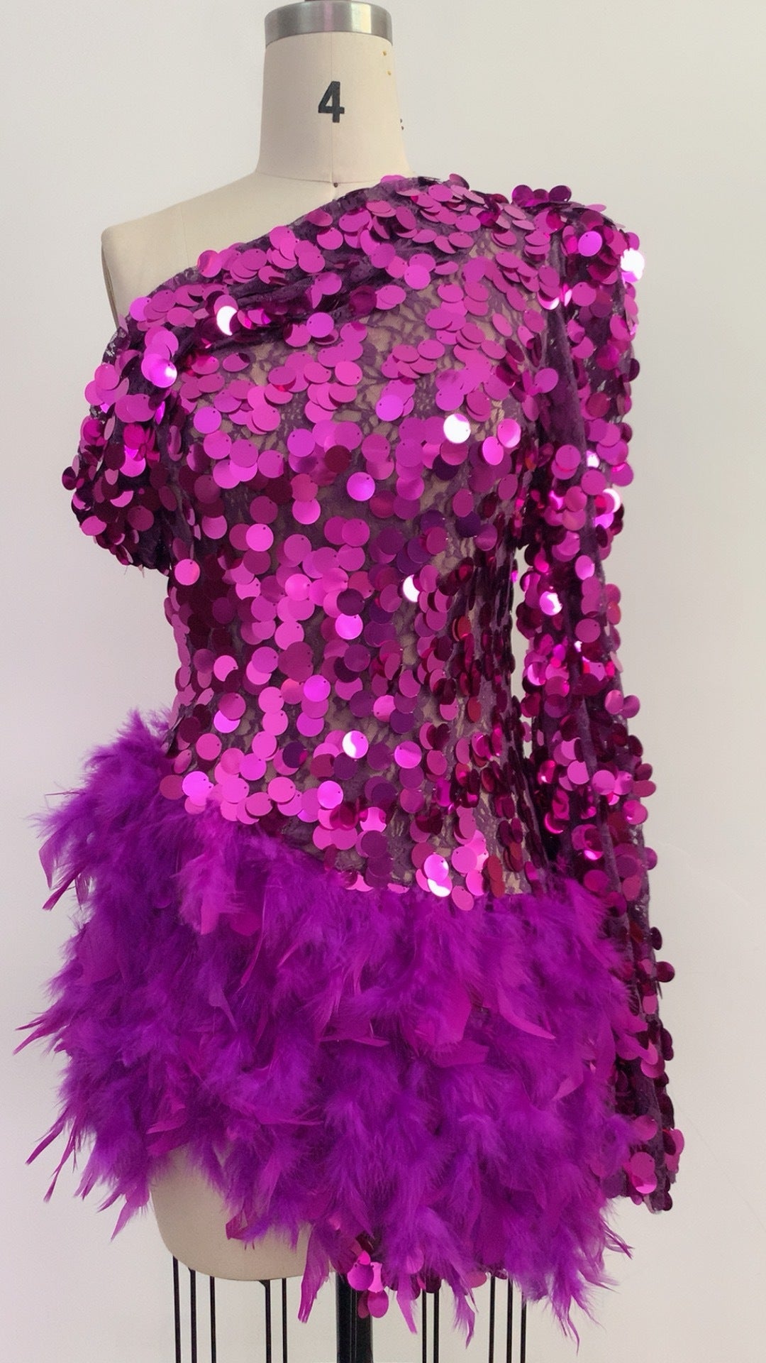 Purple Sequined Feather Skirt One-shoulder Sleeve Short Dress Luxury Party Stage Performance Dress - kinko