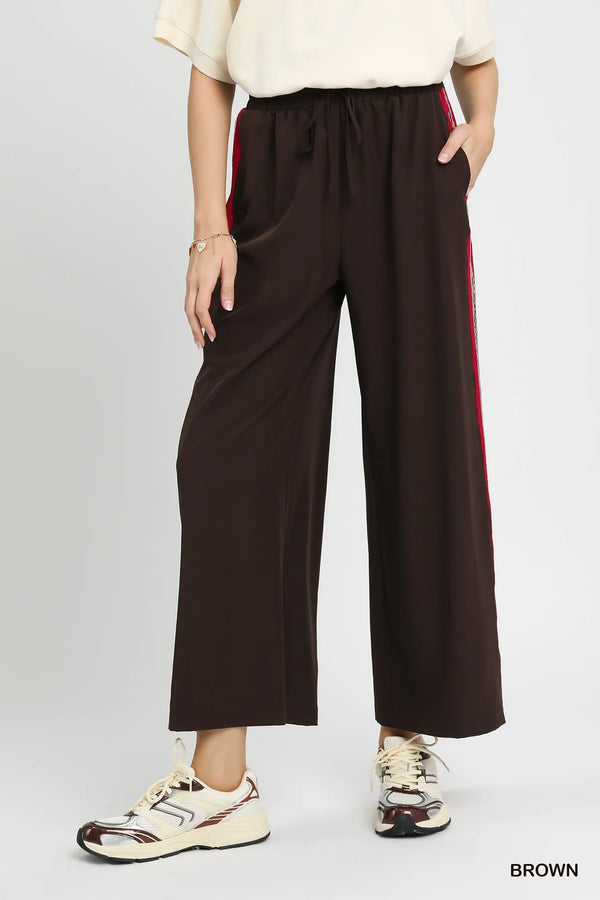 Umgee – Hose mit weitem Bein und kontrastierendem Seitenbesatz
