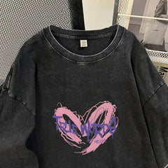 Schwarzes, gewaschenes T-Shirt aus reiner Baumwolle mit Used-Look und auffälligem Retro-Print – trendig, cool und beliebt für Paare. Lässiges Oberteil mit langen Ärmeln.