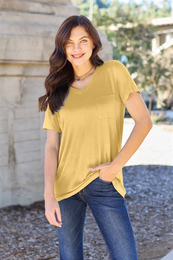 Basic Bae Bamboo T-Shirt in voller Größe mit V-Ausschnitt und kurzen Ärmeln