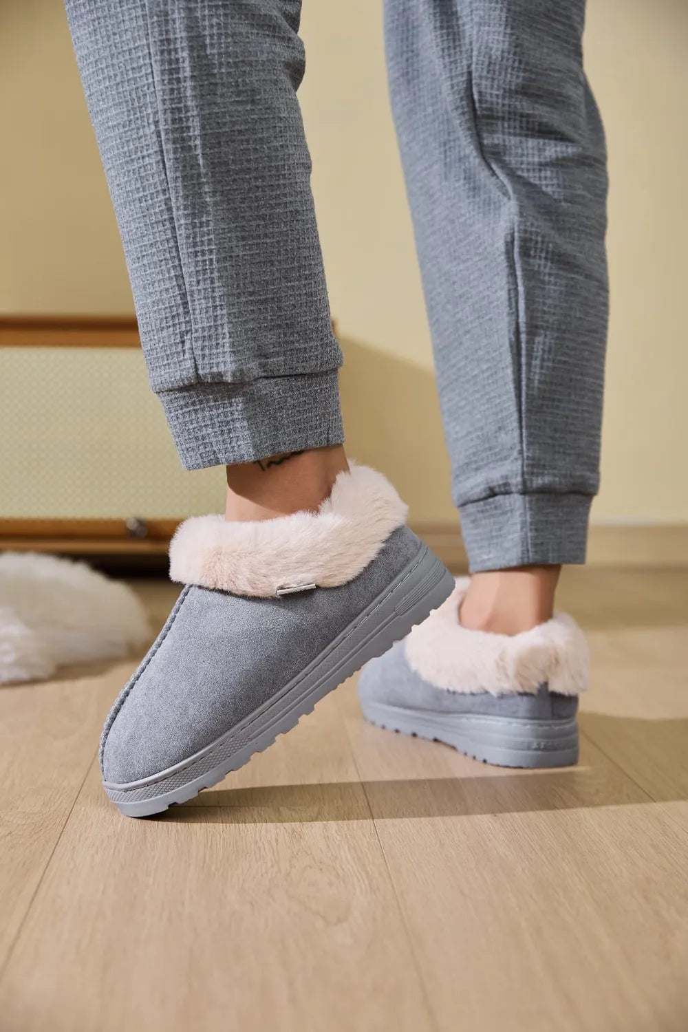 Faux Fur Round Toe Platform Slippers - kinko