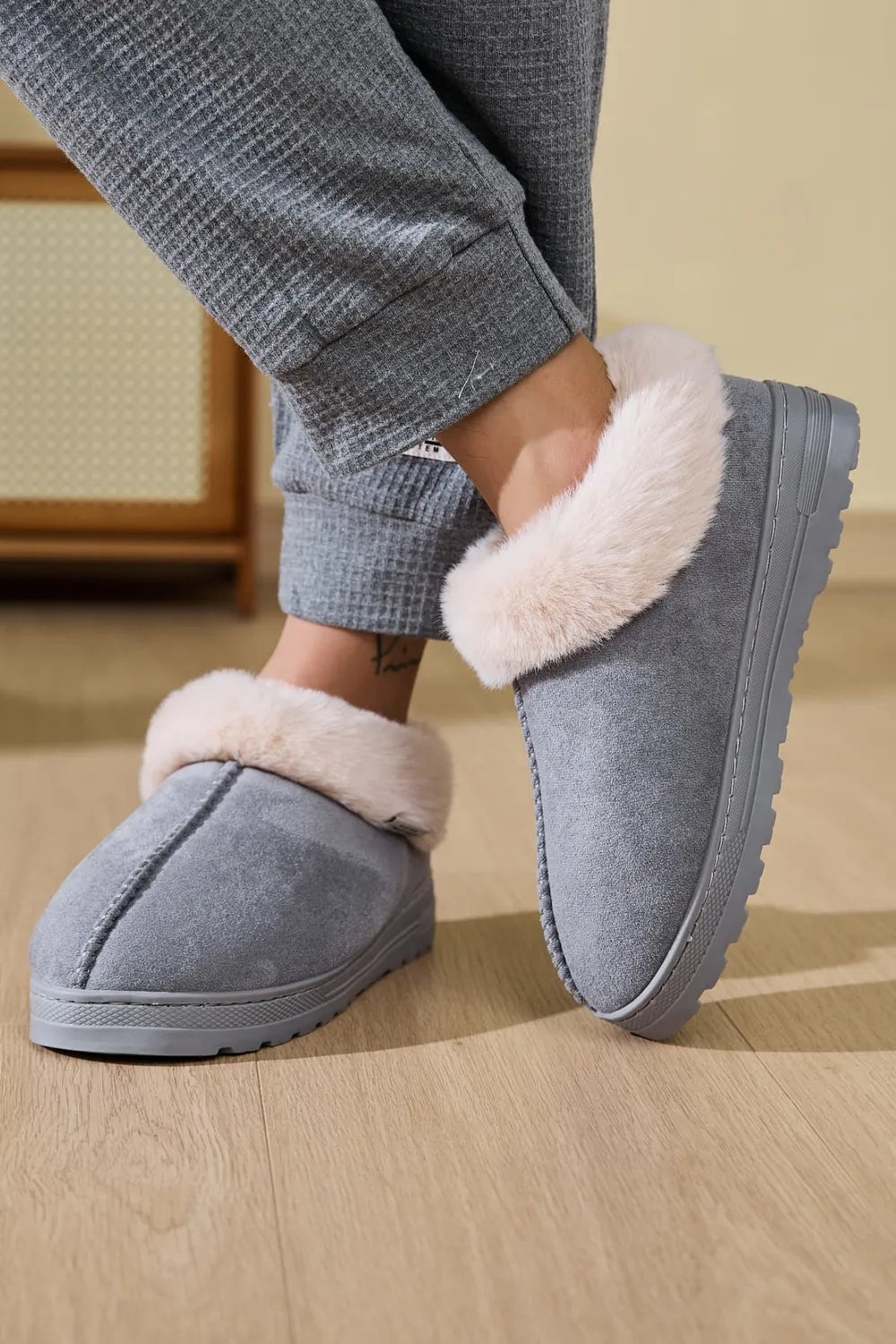 Faux Fur Round Toe Platform Slippers - kinko