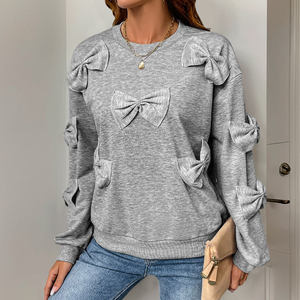 Lässiges Herbst-Sweatshirt mit Schleifenstickerei, grau, Rundhalsausschnitt