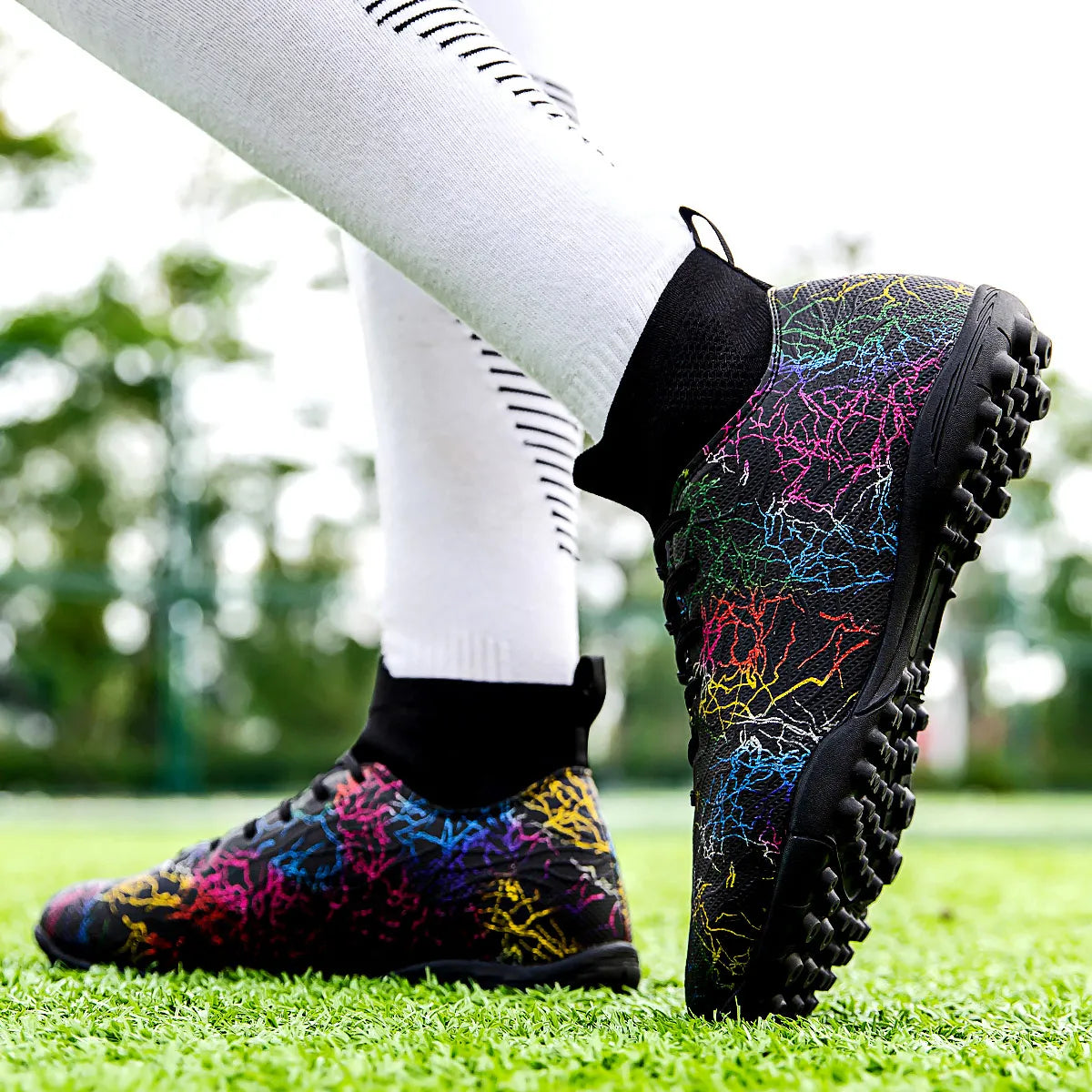 Outdoor soccer shoes for men and women; professional sports shoes for grass with short studs and anti-slip and wear-resistant.