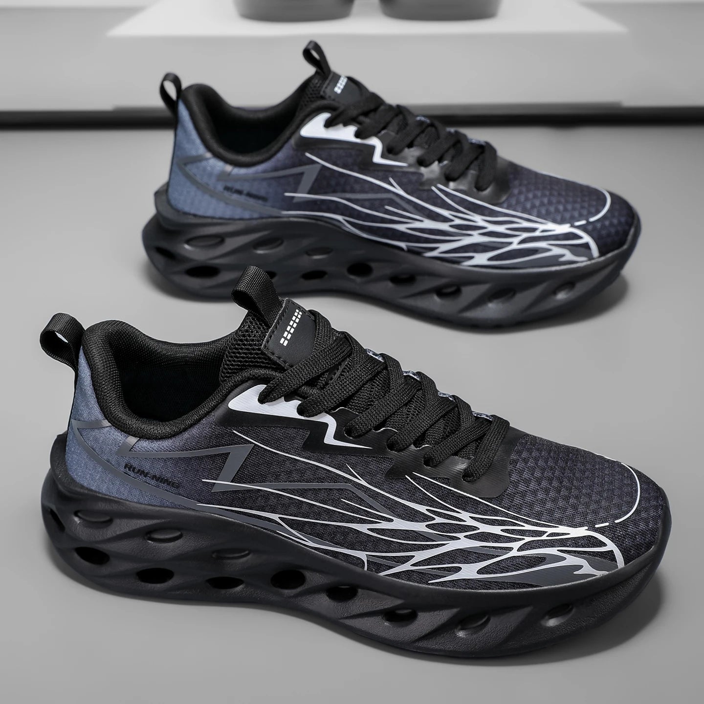Men's Sports Shoes Thick-soled Air-cushioned Shock-absorbing Simple Lightning-shaped Line Fashionable Design Running Shoes