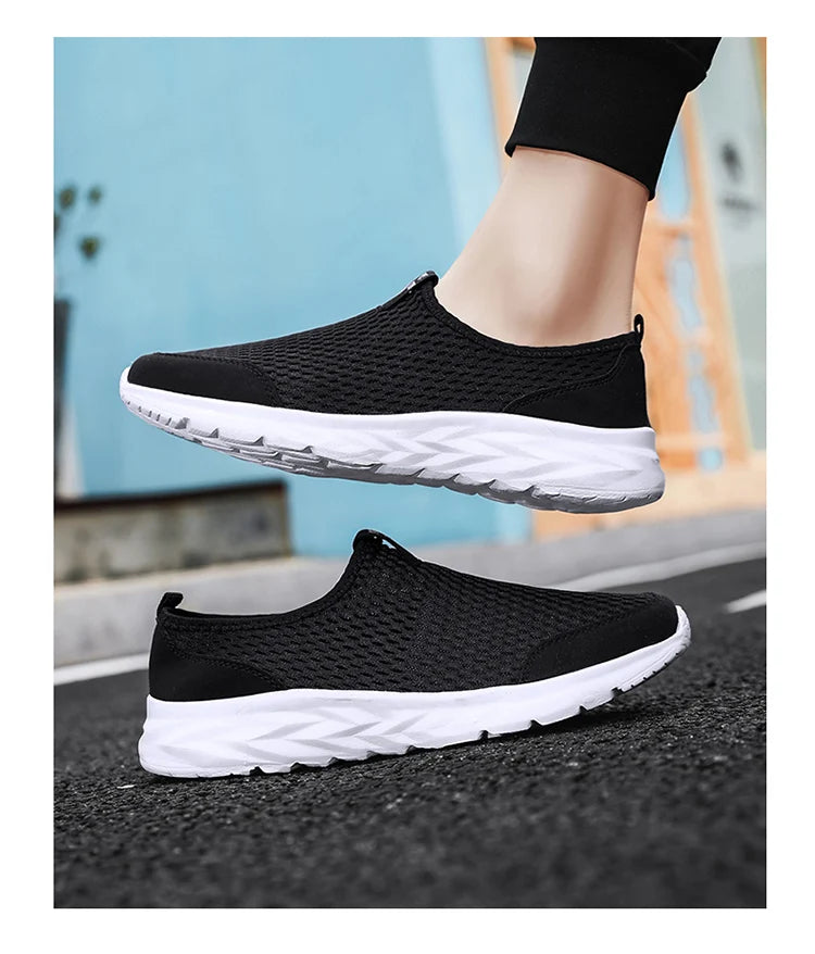 Men's Casual Sports Shoes Lightweight and Large-sized with A Round Toe Color-blocked Mesh Breathable Soft Sole Wearable Style