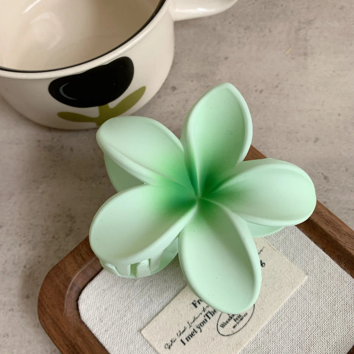 Modische Haarspange mit mattiertem Ei-Blumen-Design, Haifisch-Haarnadel, Haargummi, sommerlicher Strand-Haarschmuck für Damen