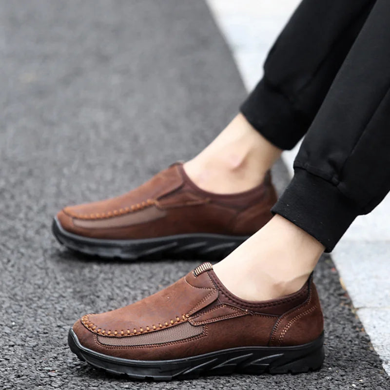 2025 Men's Casual Shoes Men Handmade Retro Breathable Flat Loafers Moccasins Dress Comfortable Slip on Driving Shoes Zapatillas