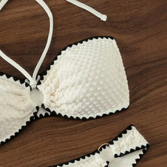 Sexy Bikini-Set mit Muschelkanten, hängendem Nackenband und trendigem Kreuzrand-Design. Chinesische Marke, Damen-Bademode.