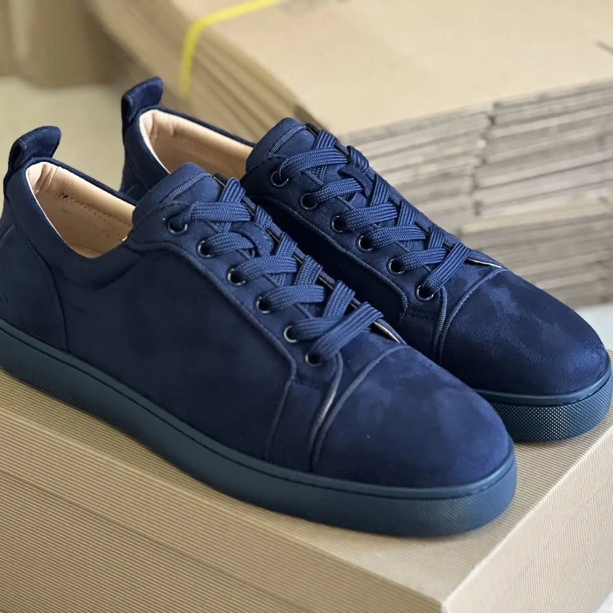 2025 New Men's and Women's Red Shoes High Street CL Rivet Flat Comfortable Breathable Men's Shoes Couple Casual Shoes