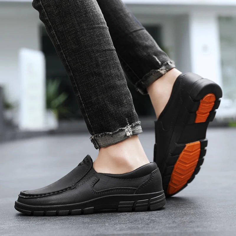 Men's new chef shoes fashion breathable waterproof anti slip four season hotel kitchen work comfortable soft soled walking shoes