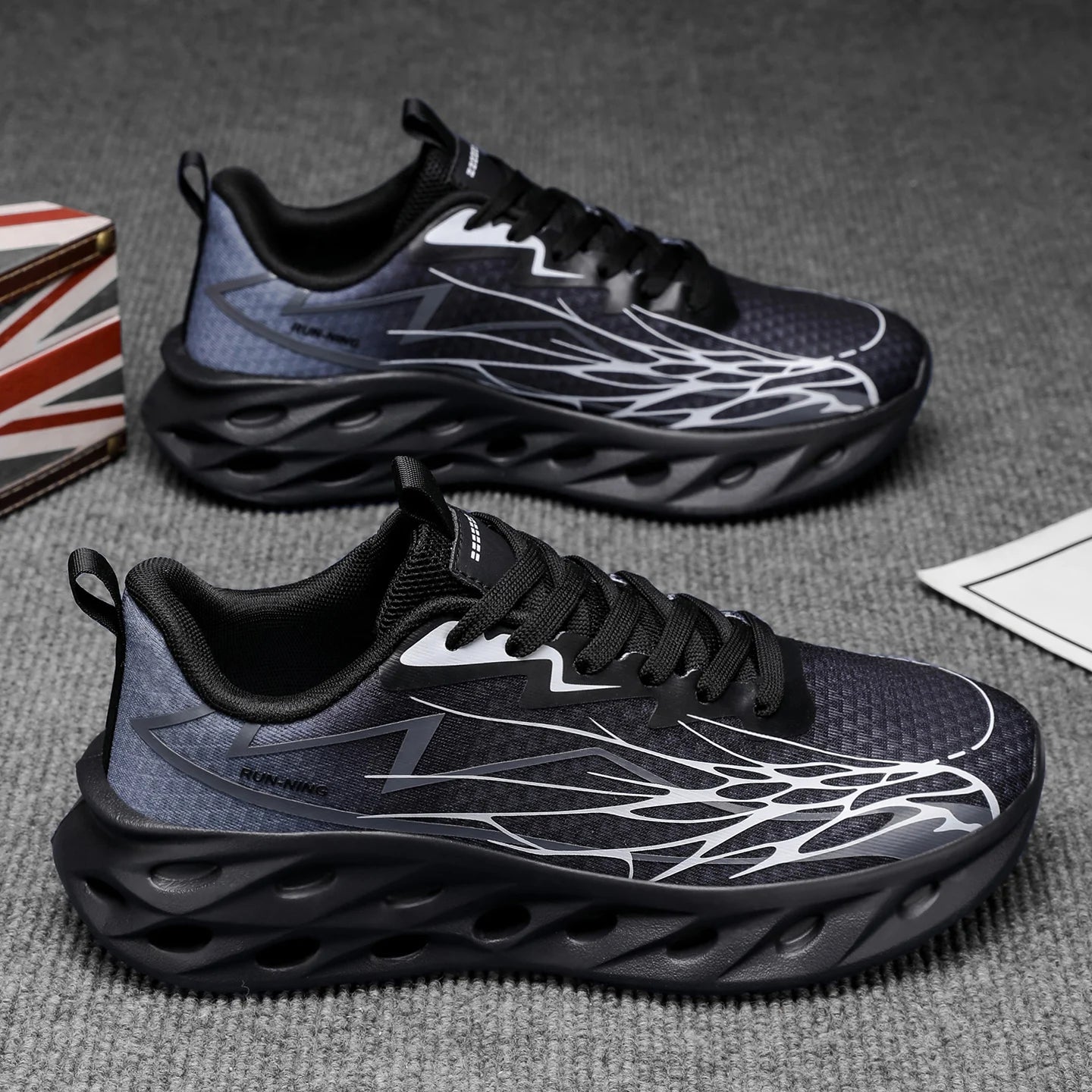 Men's Sports Shoes Thick-soled Air-cushioned Shock-absorbing Simple Lightning-shaped Line Fashionable Design Running Shoes