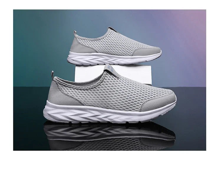 Men's Casual Sports Shoes Lightweight and Large-sized with A Round Toe Color-blocked Mesh Breathable Soft Sole Wearable Style