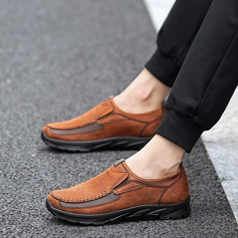 2025 Men's Casual Shoes Men Handmade Retro Breathable Flat Loafers Moccasins Dress Comfortable Slip on Driving Shoes Zapatillas