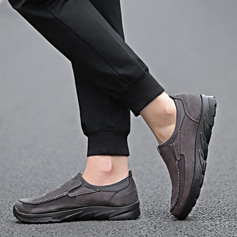 2025 Men's Casual Shoes Men Handmade Retro Breathable Flat Loafers Moccasins Dress Comfortable Slip on Driving Shoes Zapatillas
