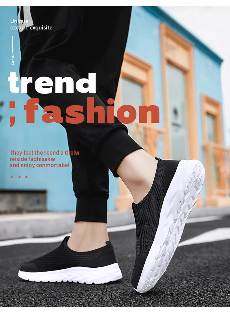Men's Casual Sports Shoes Lightweight and Large-sized with A Round Toe Color-blocked Mesh Breathable Soft Sole Wearable Style
