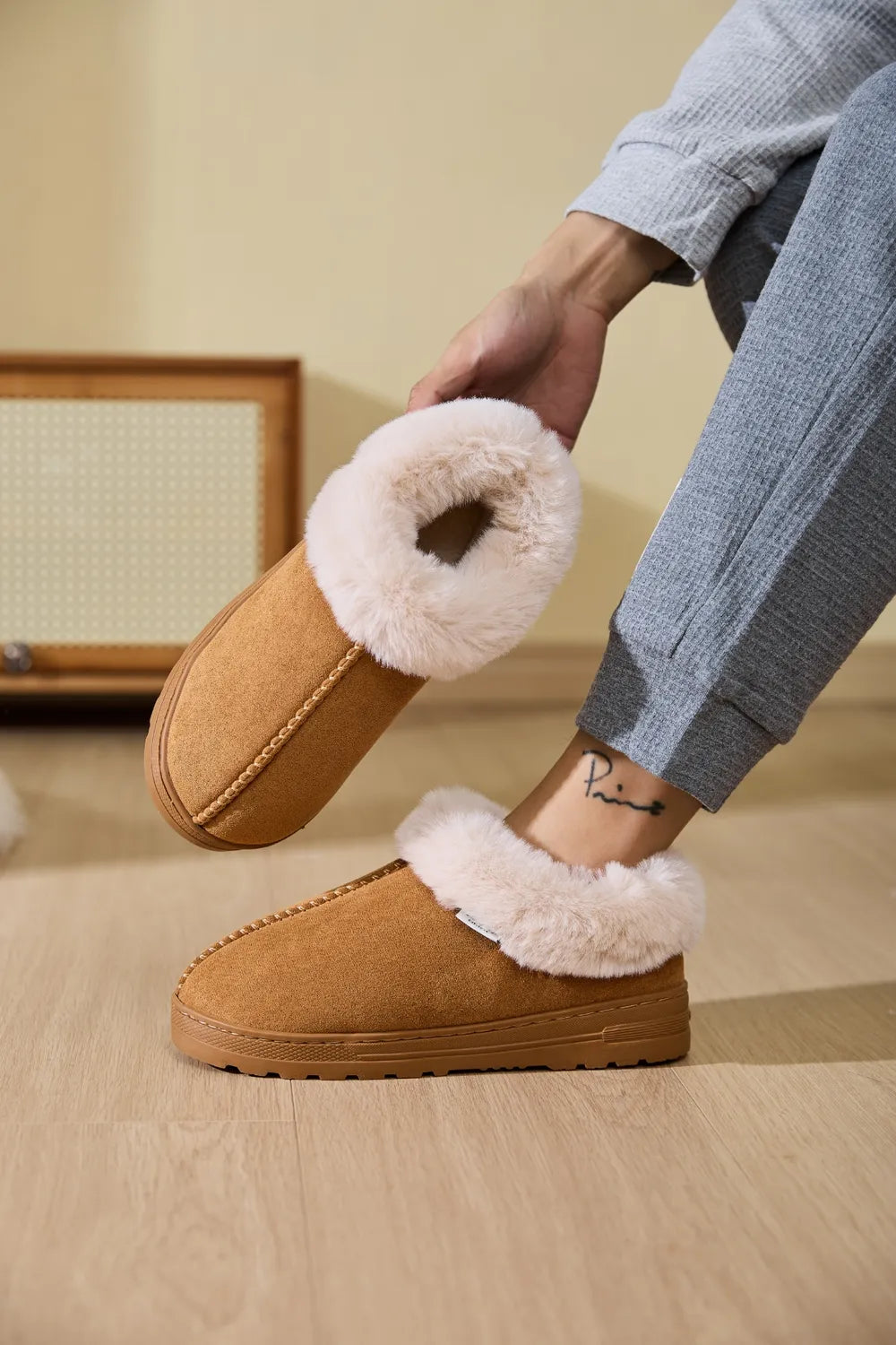 Faux Fur Round Toe Platform Slippers - kinko