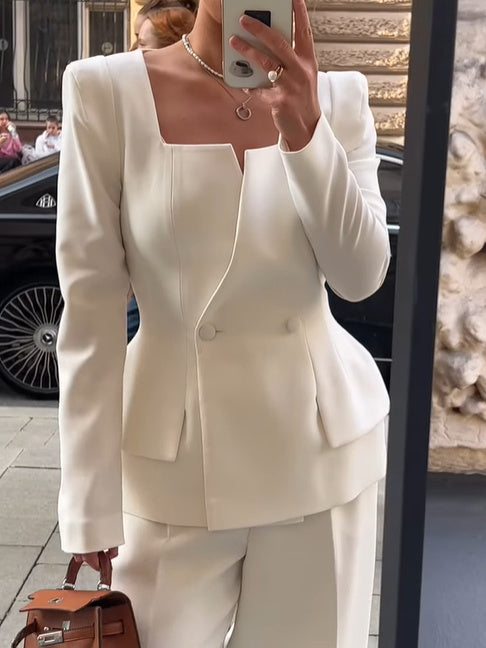 Einfarbiger Blazer mit zwei Knöpfen und quadratischem Kragen